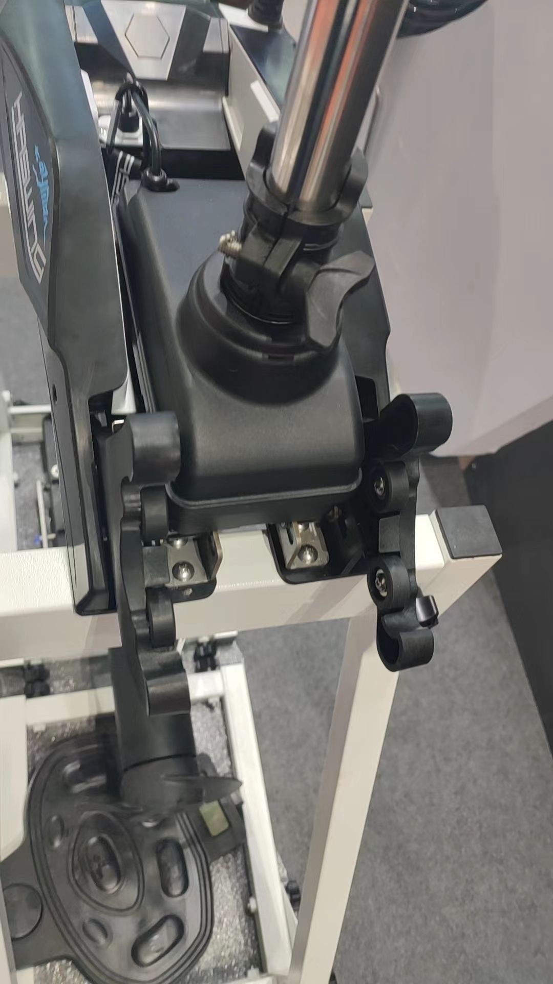 Лодочный электромотор (электроякорь) Haswing Cayman B с GPS, 36 вольт, 120 Lbs, нога 183 см, цвет черный. Товар уцененный